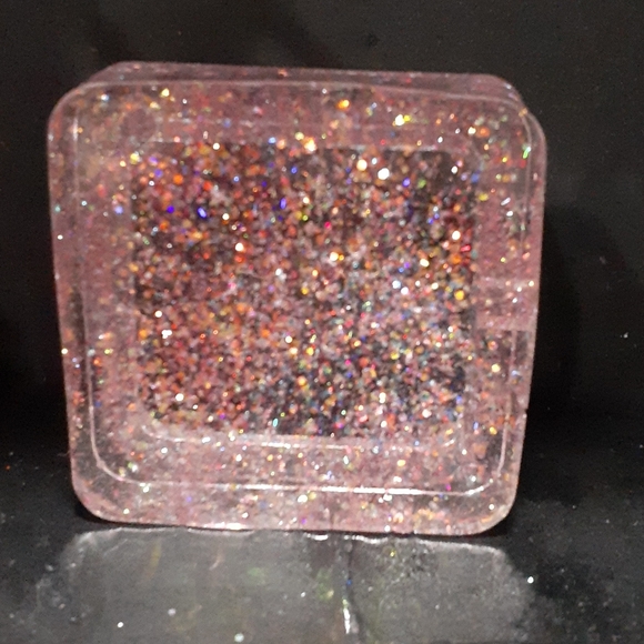 Resin ashtray - Picture 3 of 4